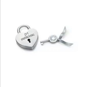 💎NIB Swarovski Heart Lock With Key Stainless Steel With Crystals💎